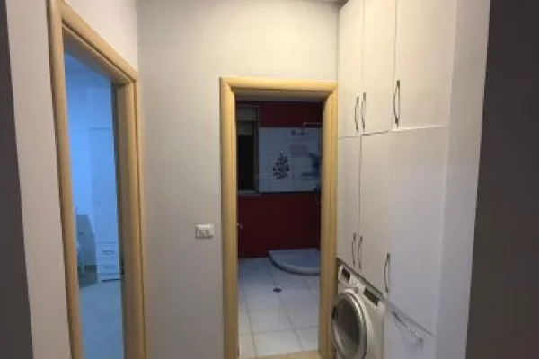 Shitet apartament 2+1 tek Liqeni i Thate , Rruga Peti , Kopshti Botanik .​