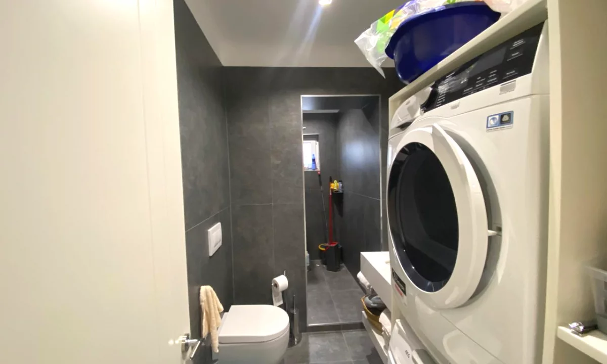 Shtepi ne shitje Apartament ne Tirane, 1+1, Mobilimi E mobiluar, Pagesa 135,000  Euro.