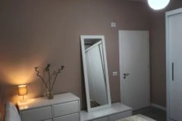 Jepet apartament 1+1 tek Rruga Myslym Shyri