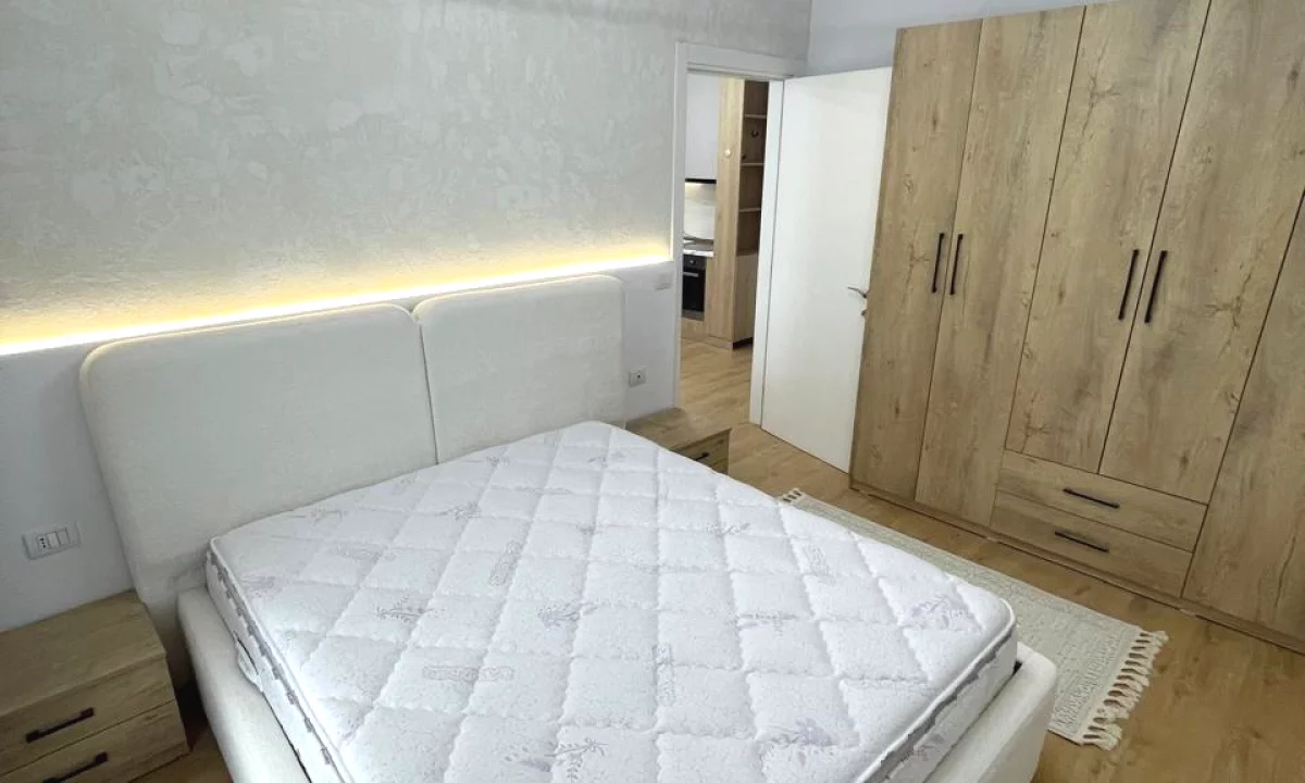 Shtepi ne shitje Apartament ne Tirane, 1+1, Mobilimi E mobiluar, Pagesa 118,000  Euro.