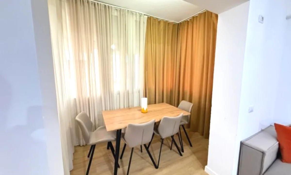 Shtepi me qera Apartament ne Tirane, 2+1, Mobilimi E mobiluar, Pagesa 700  Euro.
