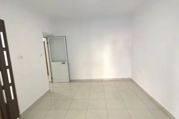 Jepet ambient biznesi me qira tek Rruga Naim Frasheri , 21 Dhjetori , Rruga e Kavajes .