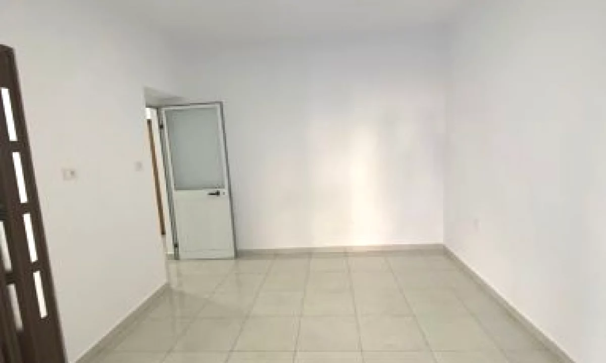 Jepet ambient biznesi me qira tek Rruga Naim Frasheri , 21 Dhjetori , Rruga e Kavajes .