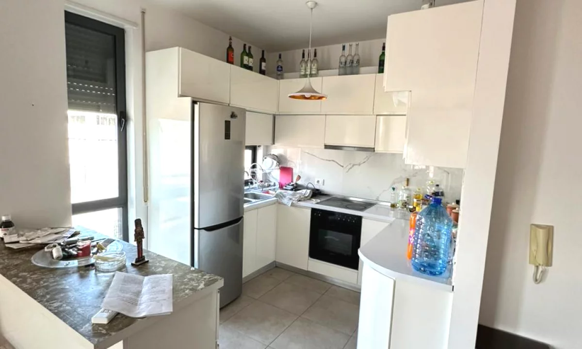 Shtepi ne shitje Apartament ne Tirane, 2+1, Mobilimi E mobiluar, Pagesa 143,000  Euro.