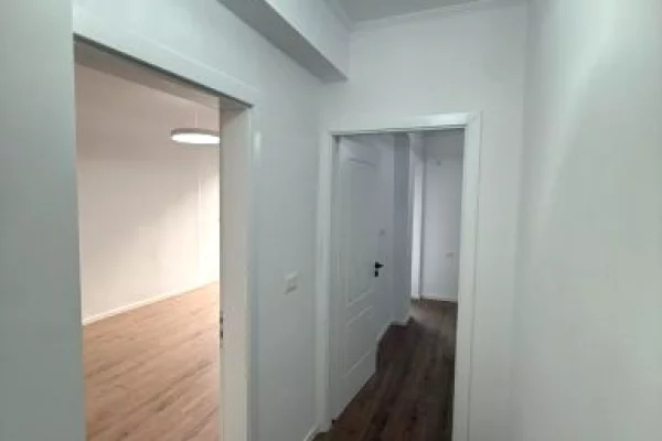 Shitet aparatment 1+1 me siperfaqe 54m2 tek Viva Market tek Rruga Don Bosko !