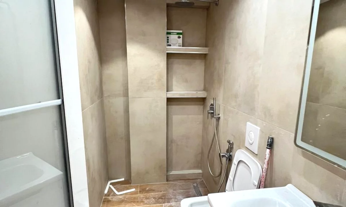 Shtepi ne shitje Apartament ne Tirane, 1+1, Mobilimi Bosh, pa mobiluar, Pagesa 115,000  Euro.