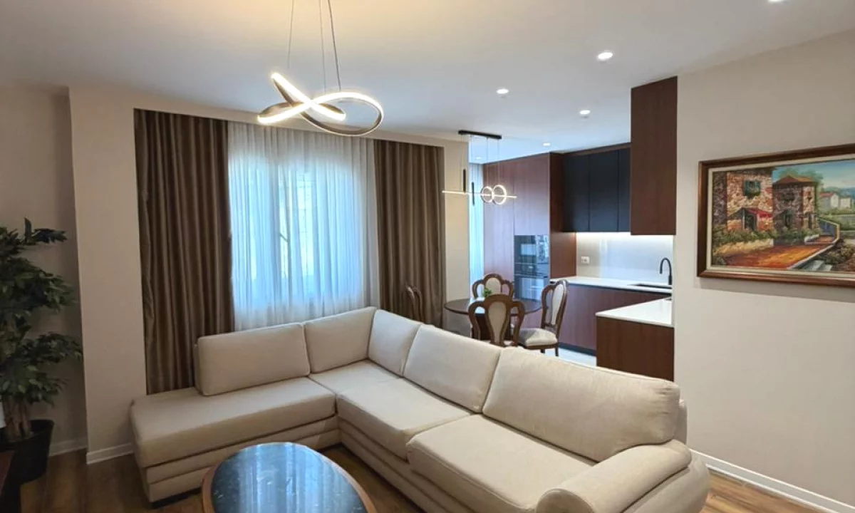 Shtepi ne shitje Apartament ne Tirane, 2+1, Mobilimi E mobiluar, Pagesa 250,000  Euro.