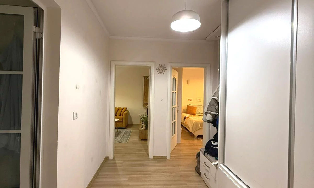 Shtepi ne shitje Apartament ne Tirane, 1+1, Mobilimi E mobiluar, Pagesa 150,000  Euro.
