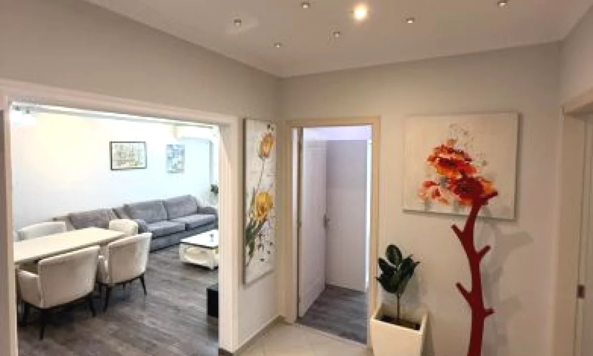 Shtepi ne shitje Apartament ne Tirane, 2+1, Mobilimi E mobiluar, Pagesa 258,000  Euro.