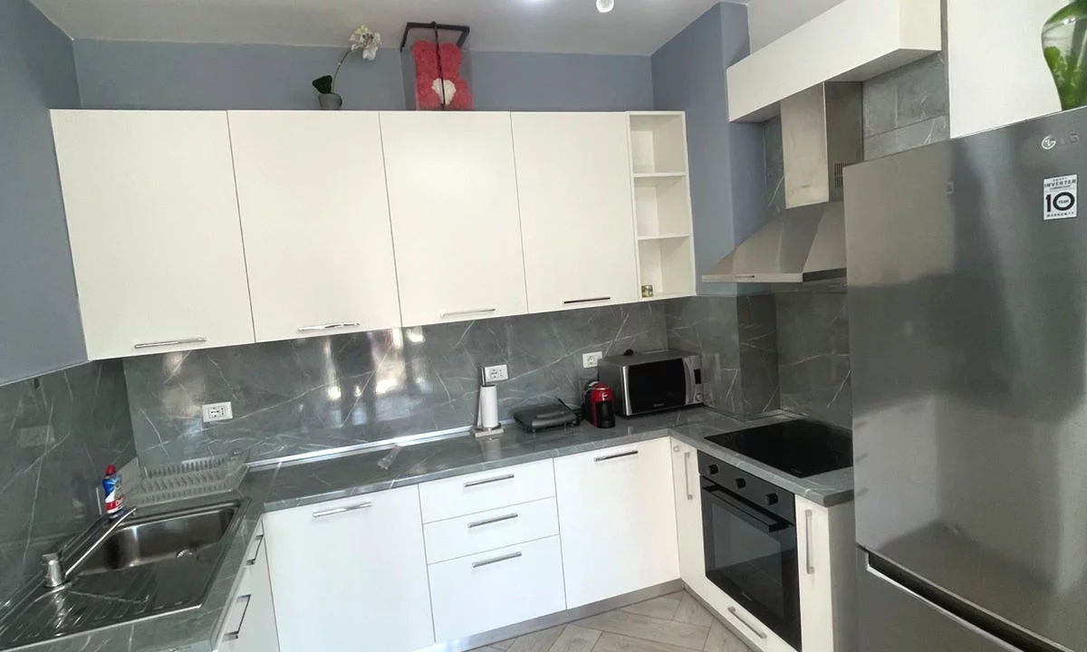 Shtepi me qera Apartament ne Tirane, 1+1, Mobilimi E mobiluar, Pagesa 600  Euro.