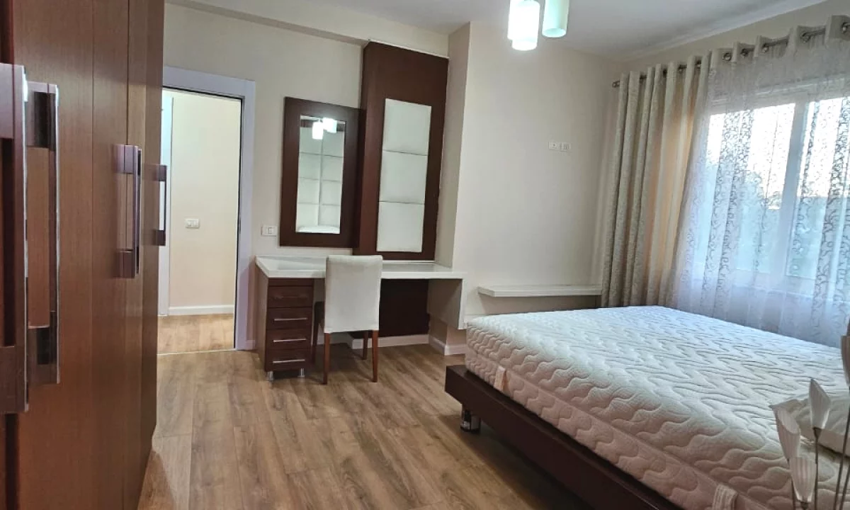 Shtepi ne shitje Apartament ne Tirane, 2+1, Mobilimi Pjeserisht e mobiluar, Pagesa 234,000  Euro.