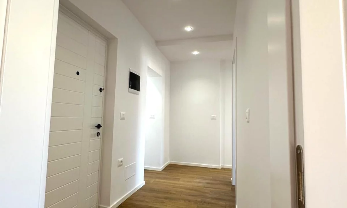 Shtepi ne shitje Apartament ne Tirane, 2+1, Mobilimi Bosh, pa mobiluar, Pagesa 193,000  Euro.