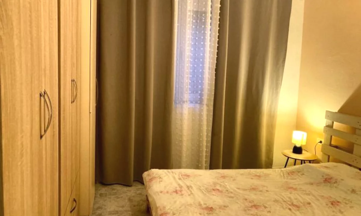 Shtepi me qera Apartament ne Tirane, 1+1, Mobilimi E mobiluar, Pagesa 450  Euro.