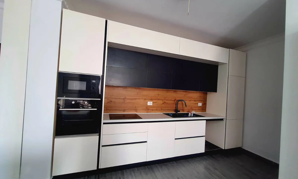 Shtepi me qera Apartament ne Tirane, 2+1, Mobilimi E mobiluar, Pagesa 550  Euro.