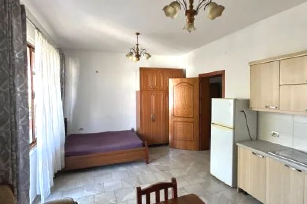Shtepi me qera Garsoniere ne Tirane - 300 Euro