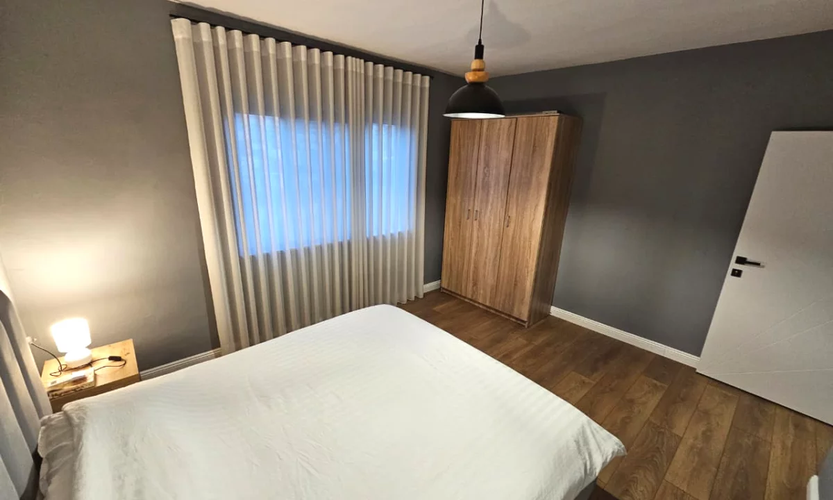 Shtepi ne shitje Apartament ne Tirane, 1+1, Mobilimi E mobiluar, Pagesa 144,000  Euro.