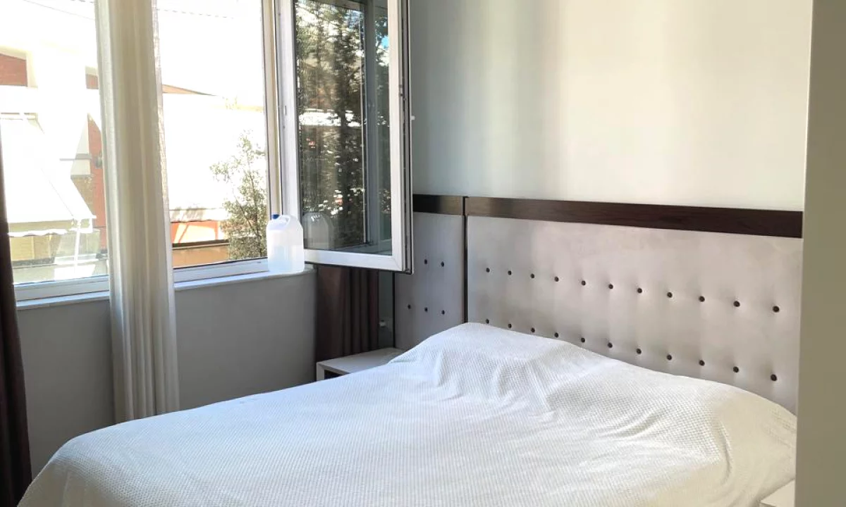 Shtepi ne shitje Apartament ne Tirane, 3+1, Mobilimi E mobiluar, Pagesa 300,000  Euro.