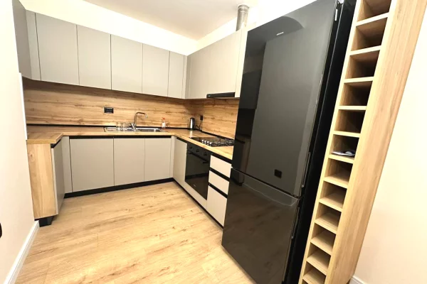 Shtepi me qera 2+1 ne Tirane - 1,200 Euro