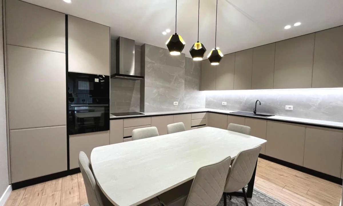 Shtepi me qera Apartament ne Tirane, 2+1, Mobilimi E mobiluar, Pagesa 1,150  Euro.