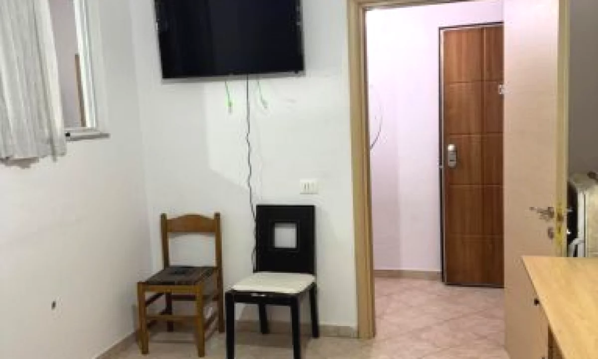 Shtepi me qera Apartament ne Tirane, 1+1, Mobilimi E mobiluar, Pagesa 500  Euro.