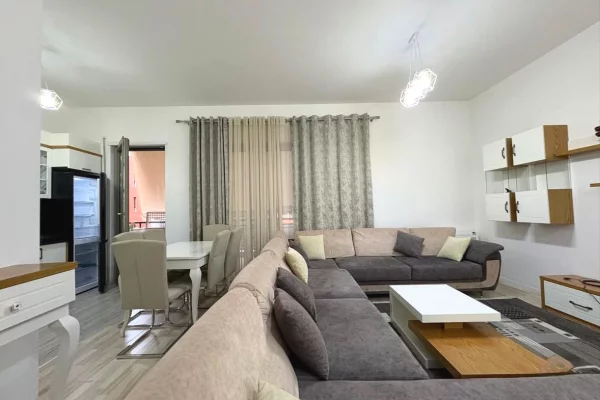 Shtepi me qera 2+1 ne Tirane - 1,200 Euro