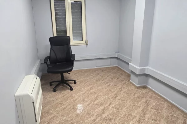 Ambient biznesi me qera 3+1 ne Tirane - 450 Euro