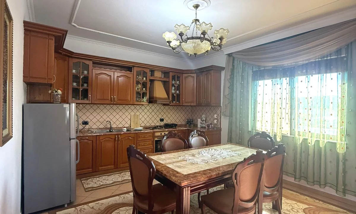 Shtepi me qera Vila Luksoze ne Tirane, 5+1, Mobilimi Pjeserisht e mobiluar, Pagesa 1,500  Euro.
