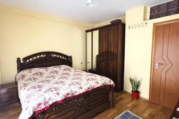 Jepet me qira apartament 1+1 , tek Stadiumi Dinamo , prane Luis Day Hospital , Sheshi Willson , Ish 
