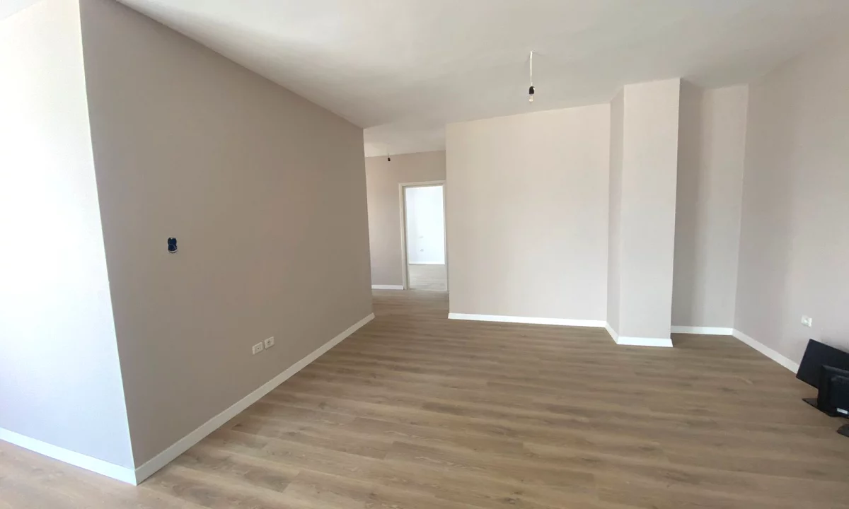 Shtepi ne shitje Apartament ne Tirane, 2+1, Mobilimi Bosh, pa mobiluar, Pagesa 170,000  Euro.