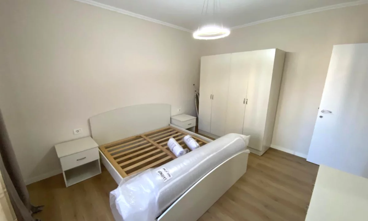 Shtepi me qera Apartament ne Tirane, 2+1, Mobilimi E mobiluar, Pagesa 650  Euro.