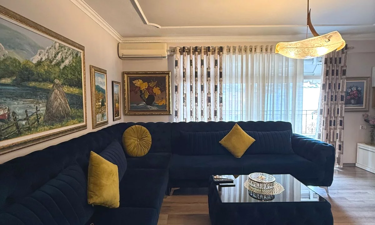Shtepi ne shitje Apartament ne Tirane, 2+1, Mobilimi E mobiluar, Pagesa 212,000  Euro.
