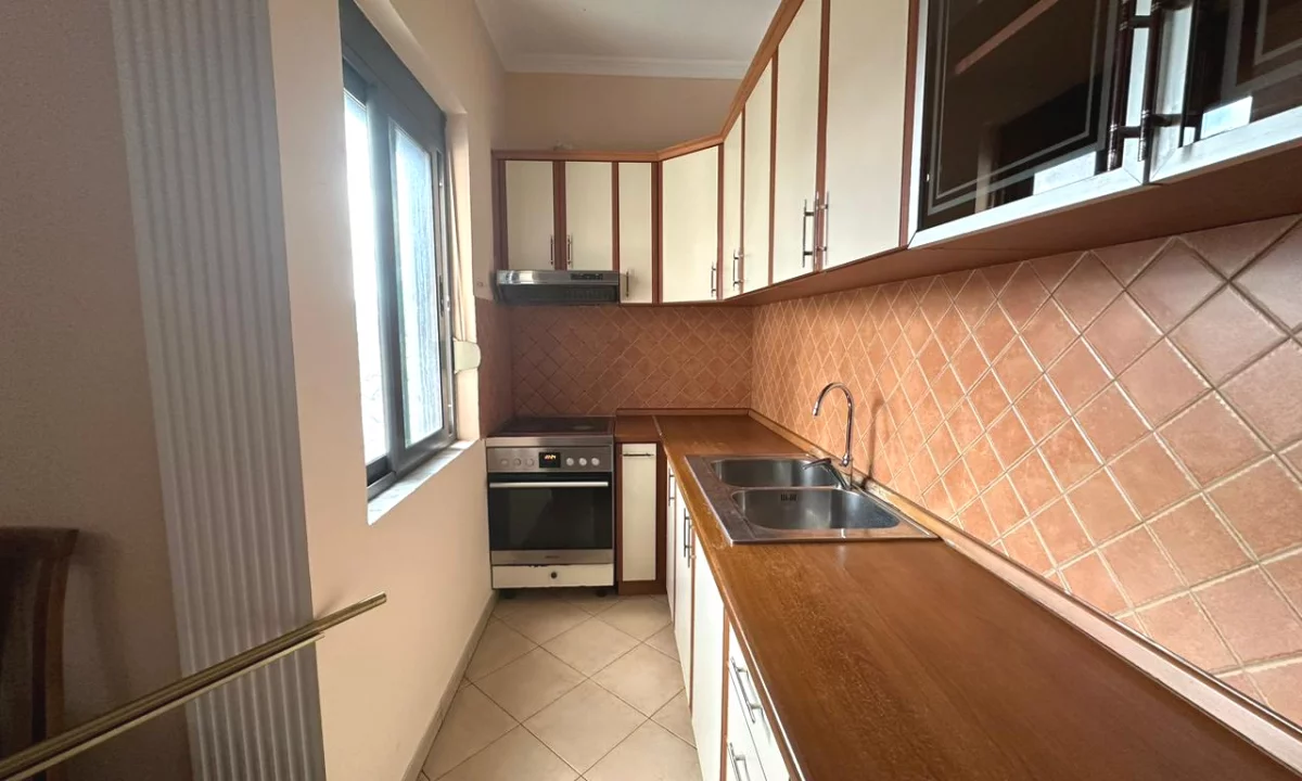 Shtepi me qera Apartament ne Tirane, 2+1, Mobilimi E mobiluar, Pagesa 500  Euro.