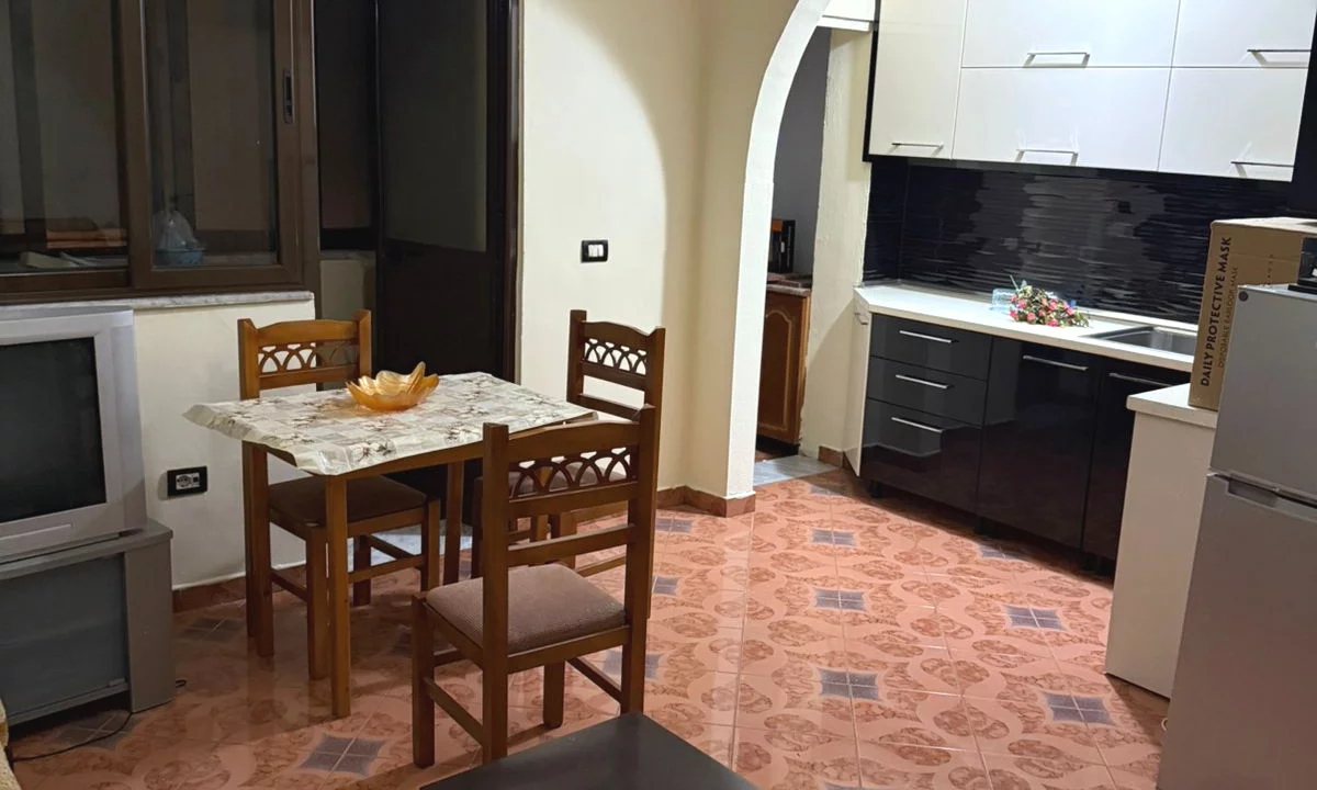 Shtepi ne shitje Apartament ne Tirane, 2+1, Mobilimi Pjeserisht e mobiluar, Pagesa 125,000  Euro.