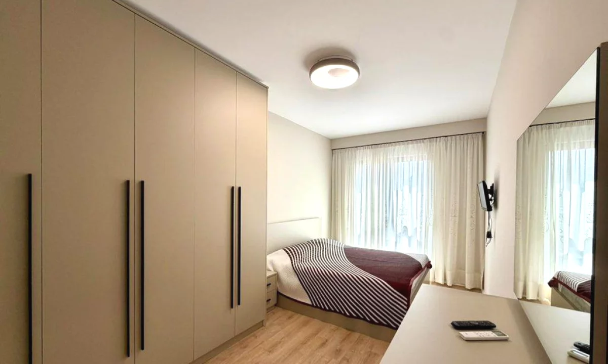 Shtepi me qera Apartament ne Tirane, 2+1, Mobilimi E mobiluar, Pagesa 1,000  Euro.