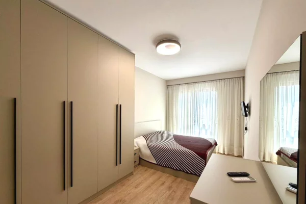 Jepet Apartament 2+1+2 me qira tek Pazari i Ri , Rruga Hoxha Tahsim.