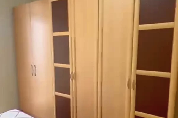 Jepet me qira apartament 1+1  Pazari i Ri, pranë Optika Roma