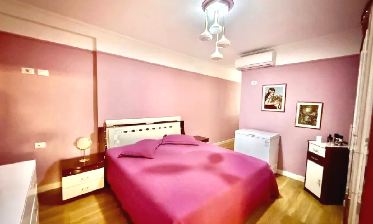 Shtepi me qera Apartament ne Tirane, 2+1, Mobilimi E mobiluar, Pagesa 1,000  Euro.