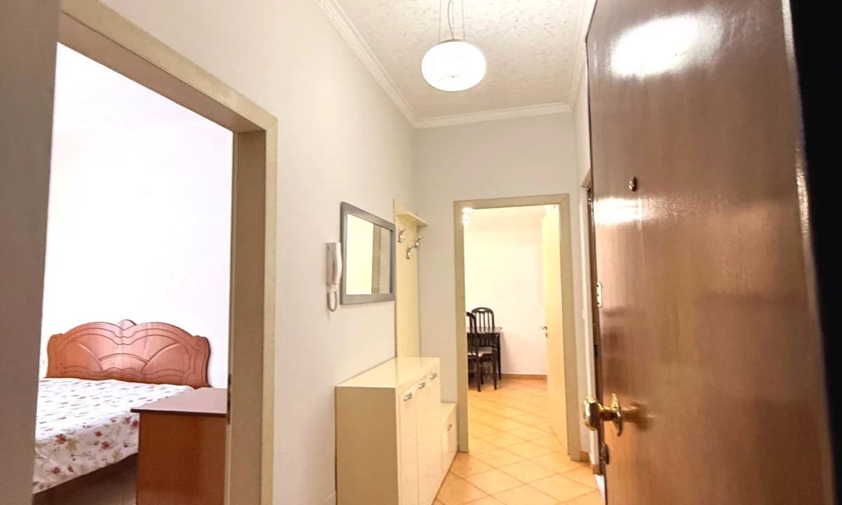 Shtepi ne shitje Apartament ne Tirane, 1+1, Mobilimi E mobiluar, Pagesa 135,000  Euro.