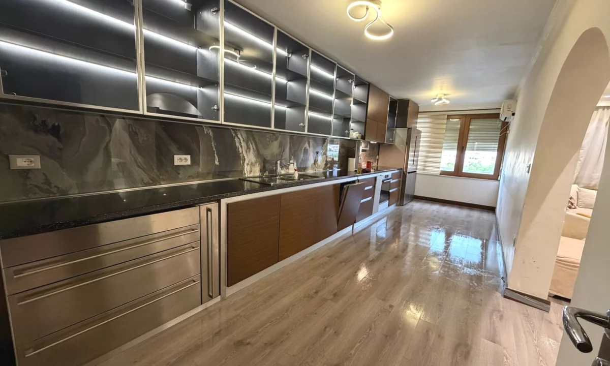 Shtepi ne shitje Apartament ne Tirane, 3+1, Mobilimi Pjeserisht e mobiluar, Pagesa 229,000  Euro.