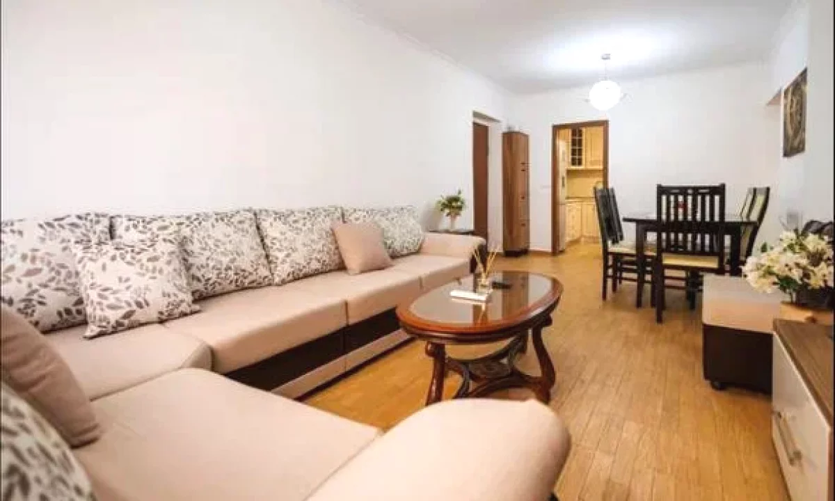 Shtepi me qera Apartament ne Tirane, 4+1, Mobilimi E mobiluar, Pagesa 1,200  Euro.