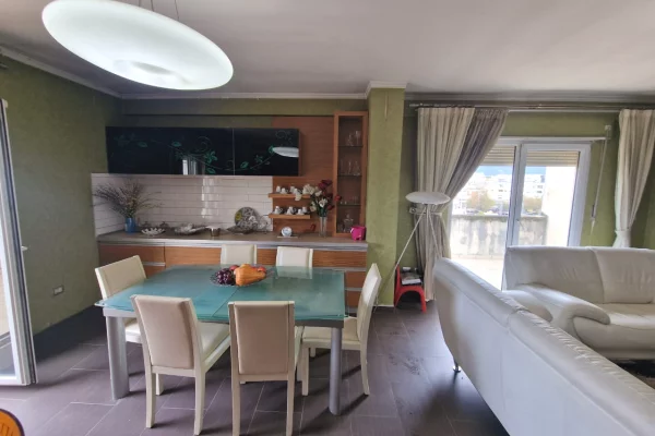 Shitet Penthouse 2+1+2 tek Zogu i Zi .
