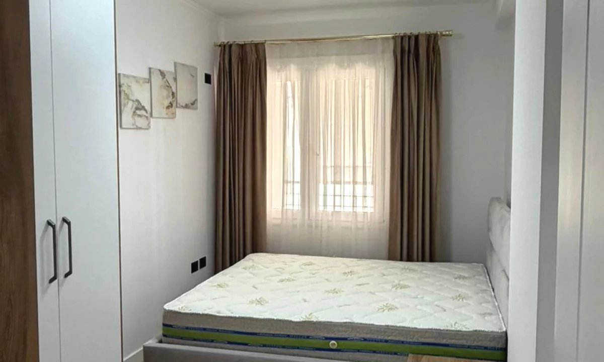 Shtepi ne shitje Apartament ne Tirane, 1+1, Mobilimi E mobiluar, Pagesa 118,000  Euro.