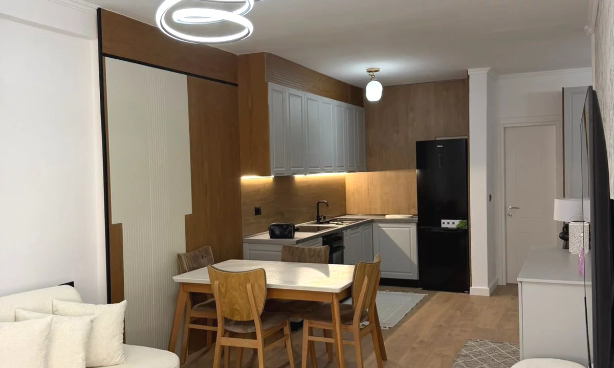 Shtepi ne shitje Apartament ne Tirane, 1+1, Mobilimi E mobiluar, Pagesa 121,000  Euro.