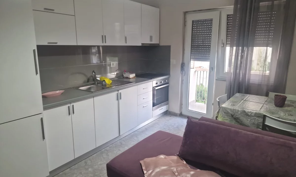 Shtepi me qera Apartament ne Tirane, 2+1, Mobilimi E mobiluar, Pagesa 550  Euro.