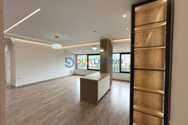 Shitet Apartament 2+1+Verande tek Liqeni i Thate
