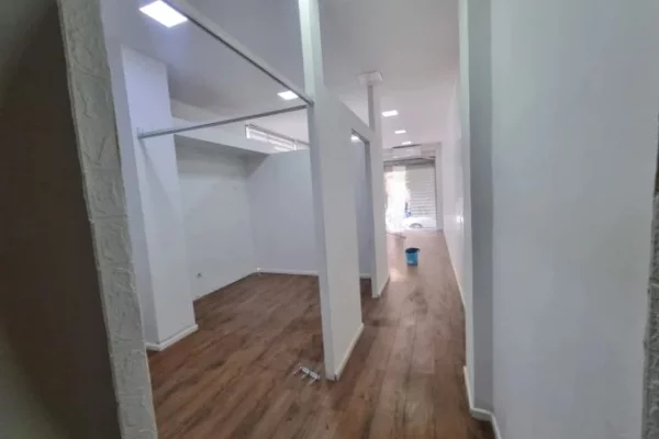 Jepet ambient biznesi me qira tek Rruga Myslym Shyri , prane Karburant Kastrati , Prane Golden Pizza