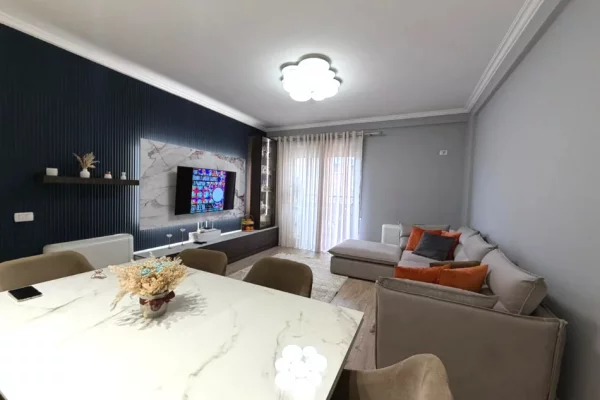 Jepet apartament 1+1+2 Poste Parkimi me qira tek Liqeni i Thate , Rruga Peti , prane Hotel Sokrati ,
