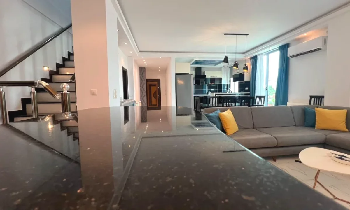 Shtepi me qera Duplex(shtepi me 2 kate) ne Tirane, 3+1, Mobilimi E mobiluar, Pagesa 1,500  Euro.
