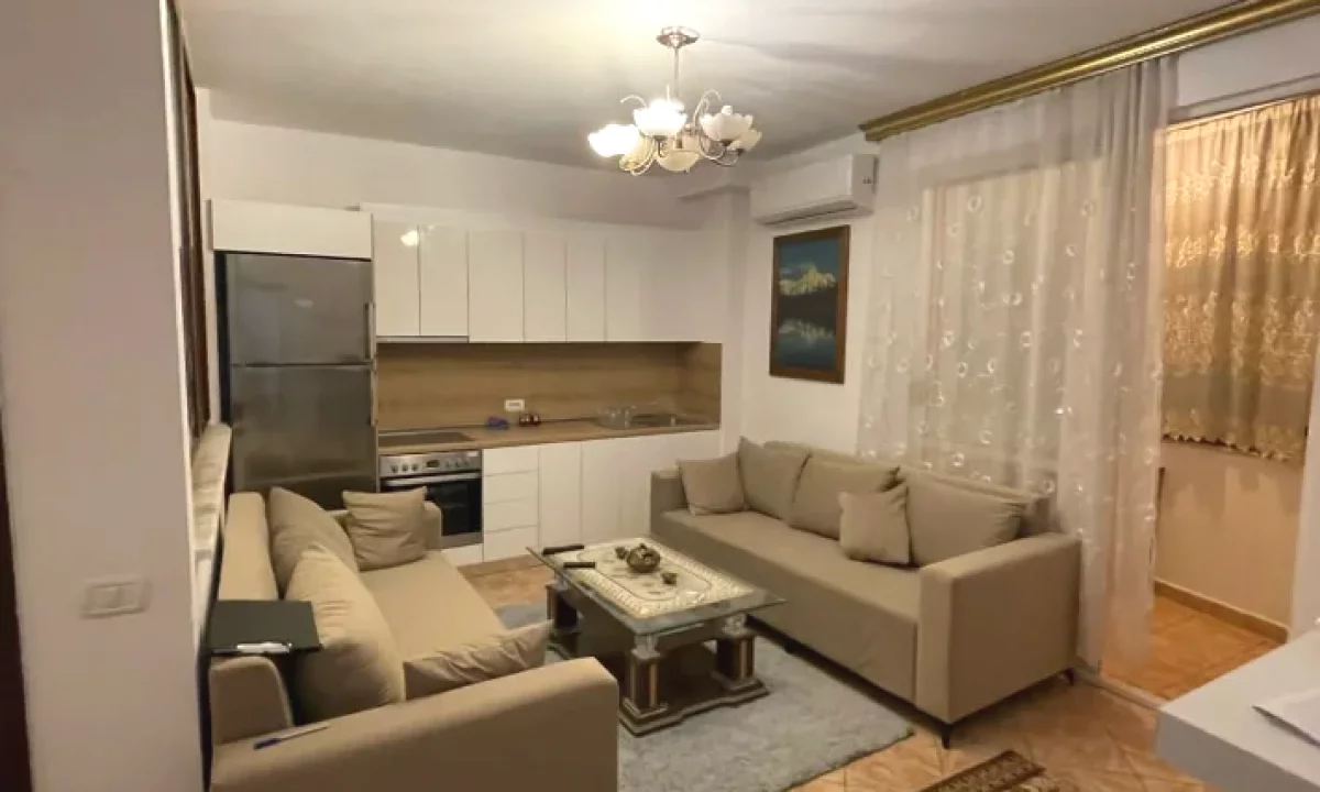 Shtepi me qera Apartament ne Tirane, 2+1, Mobilimi E mobiluar, Pagesa 550  Euro.
