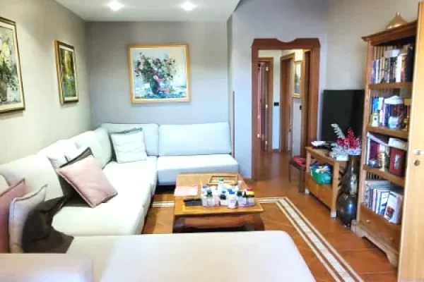 Shitet apartament 2+1+2+2 Ballkone tek Rruga Fortuzi , prane Shkolles Jeronim De Rada .